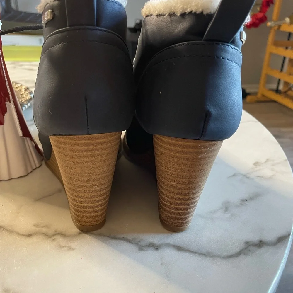 Nautica Gavina Women's Fur Lined Wedge Ankle Bootie Size 6  Blue White Casual.